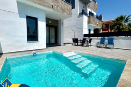 Vila su privačiu baseinu, Alicante provincijoje, Torrevieja mieste, Torreta rajone. 4 kambariai | 10