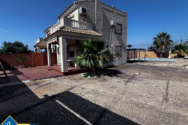 Vila su privačiu baseinu, Alicante provincijoje, Torrevieja mieste, El Chaparral rajone. 3 kambariai
