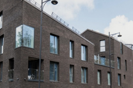 3 KAMB. 73,28 kvm APARTAMENTAI SU JAUKIA TERASA Į RAMŲ IR UŽDARĄ VIDINĮ KIEMĄ PAUPYJE