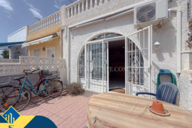 Renovuotas bungalas su terasa, Alicante provincijoje, Torrevieja mieste, El Chaparral rajone. 3 kamb