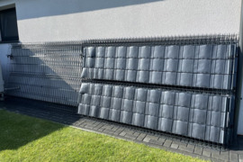 Parduodu segmentinė tvora 2.5×1.53cm 22vnt iš jų 8vnt su juostomis.