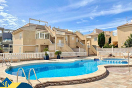 Bungalas su bendru baseinu, Alicante provincijoje, Torrevieja mieste. 3 kambariai | 60 m² | 500 metr