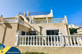 Namas su bendru baseinu, Alicante provincijoje, Torrevieja mieste. 4 kambariai | 80 m² | 3 kilometra