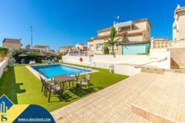 Namas su bendru baseinu, Alicante provincijoje, San Miguel de Salinas mieste. 4 kambariai | 105 m² |