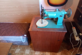 Siuvinėjimo mašina labai reta elektrinė valdymo rankenėlė apačioje sukinėjasi.....