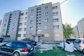 Mažeikiuose Naftininkų g. 48 renovuotame name 2 aukšte parduodamas 2k butas