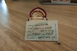 Auksinis žiedas (585) su briliantais, dokumentais