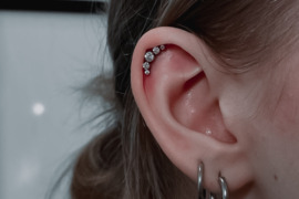 Auskaro vėrimas Klaipėdoje – VEAN Tattoo