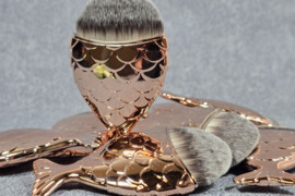 Šepetėlis nagų dulkėms valyti Fish, Gold
