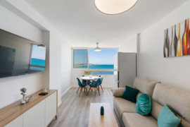 Pilnai atnaujinti apartamentai su vaizdu į jūrą