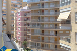 Renovuotas apartamentas su terasa, Alicante provincijoje, Torrevieja mieste, Playa del Cura rajone. 