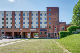 ADMINISTRACINĖS PATALPOS SU ATSKIRU ĮĖJIMU IR RAMPA