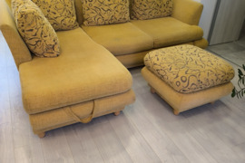 Kampinė sofa su miegamojo funkcija