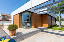 Vila su bendru baseinu, Alicante provincijoje, Orihuela Costa mieste. 4 kambariai | 121 m² | 2 kilom