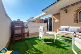 Namas su bendru baseinu, Alicante provincijoje, Orihuela Costa mieste. 4 kambariai | 113 m² | 300 me