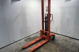 Parduodamas rankinis keltuvas / krautuvas BT Lifter SHM080 