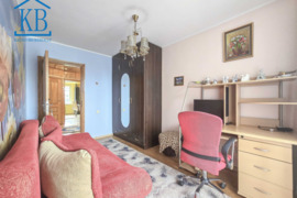 Kambario nuoma su viskas įskaičiuota Aleksote už 240 eur.