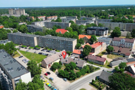 Šilutės centrinėje miesto dalyje, V.Kudirkos g. 6 parduodamas erdvus 3-jų kambarių butas 
