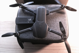 Parduodamas naujas dronas su 6vnt, akumuliatorių 7,4V