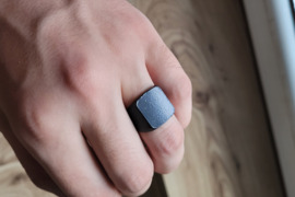 Minimalistinis juodas žiedas – Idealus kasdienai