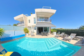 Vila su privačiu baseinu, Alicante provincijoje, Orihuela Costa mieste. 4 kambariai | 371 m² | 3 kil
