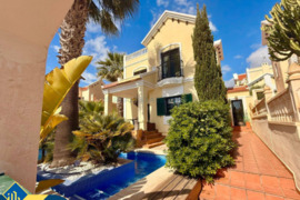 Vila su privačiu baseinu, Alicante provincijoje, Orihuela Costa mieste. 4 kambariai | 154 m² | 3 kil