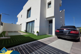 Namas su privačiu baseinu, Alicante provincijoje, Benijofar mieste. 3 kambariai | 88 m² | 8 kilometr