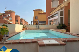 Vila su privačiu baseinu, Alicante provincijoje, Orihuela Costa mieste. 4 kambariai | 125 m² | 1 kil