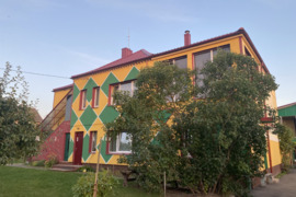IŠNUOMOJAMAS NAMAS (1 AUKŠTAS) ROMAINIUOSE NETOLI IKI - ŠEIMAI (DARBININKAMS 2-4) NUO LIEPOS 31 D.