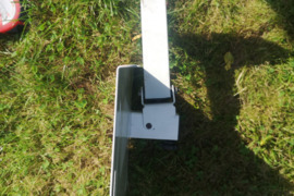 Metalinė lentyna, laikiklis