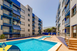 Studija su bendru baseinu, Alicante provincijoje, Torrevieja mieste, Playa de los Locos rajone. 1 ka