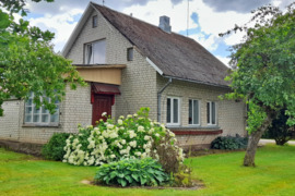 Parduodamas tvarkingas mūrinis namas Alksniupių k., Radviliškio r.