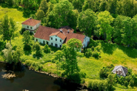Parduodamas dvaras ant Virintos upės kranto Klabiniuose, Molėtų rajone