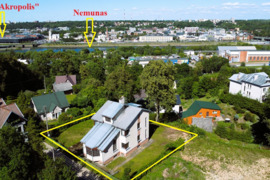 Parduodamas 340 kv.m. namas su 7,18 aro sklypu, ant šlaito – vienoje iš įspūdingiausių Kauno vietų, 