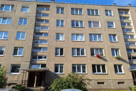 Parduodu keturių kambarių butą