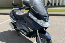 Piaggio X8, Motoroleris - Mopedas