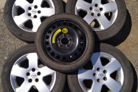 Opel ratlankiai R16 su tvarkingomis vasarinemis padangomis ir atsarginiu ratu