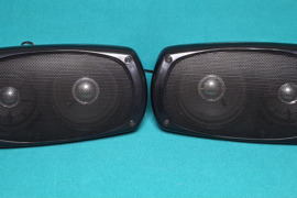 Condor br8  Kolonėlės, garsiakalbiai