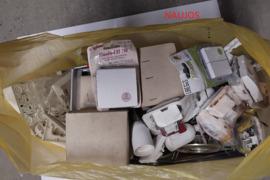 Daug daug ivairiu elektro prekiu ir kitu daiktu