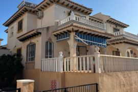 Namas su bendru baseinu, Alicante provincijoje, Orihuela Costa mieste. 3 kambariai | 97 m² | 3 kilom