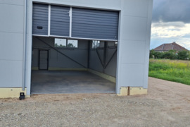 Išnuomojamos labai gerai įrengtos garažų patalpos 70 m² Kairiuose 