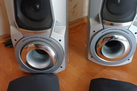 Koloneles Aiwa  Kolonėlės, garsiakalbiai
