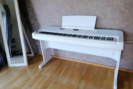 Skaitmeninis pianinas Yamaha DGX-670