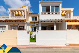 Renovuotas namas su bendru baseinu, Alicante provincijoje, Torrevieja mieste. 4 kambariai | 85 m² | 