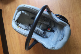 Kūdikiui automobilio kėdutę + gultukas (hamakas)