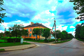 Parduodamas su daliniais patogumais 3 kambarių butas 2- ame aukšte (iš dviejų) Švenčionių rajone, Šv