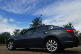 Infiniti M30