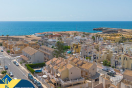 Namas su bendru baseinu, Alicante provincijoje, Torrevieja mieste, Playa de Los Locos rajone. 5 kamb