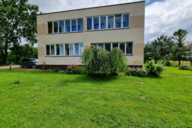 PARDUODAMAS 2 KAMBARIŲ BUTAS PAKRUOJYJE, STATYBININKŲ G. 13