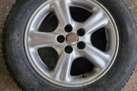 Originalūs Toyota Avensis R15 ratlankiai su gerom žieminėm padangom